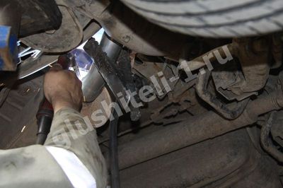 Замена глушителя и ремонт резонатора Volkswagen Sharan I